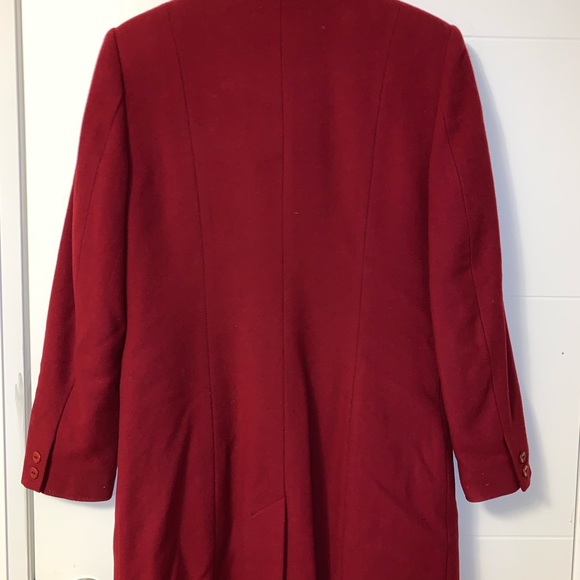 Red light weight winter/fall coat (gently used) - Picture 2 of 3